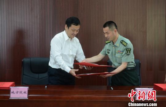 二炮在全国15所院校定向招收2000士官