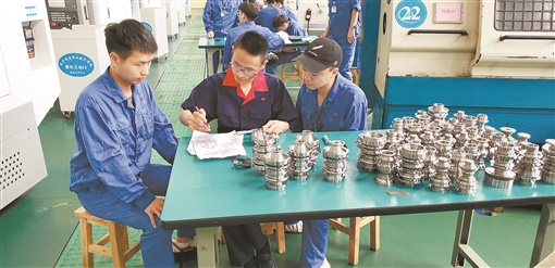 【湖南日报】黄登红：金牌教练有点“狠”