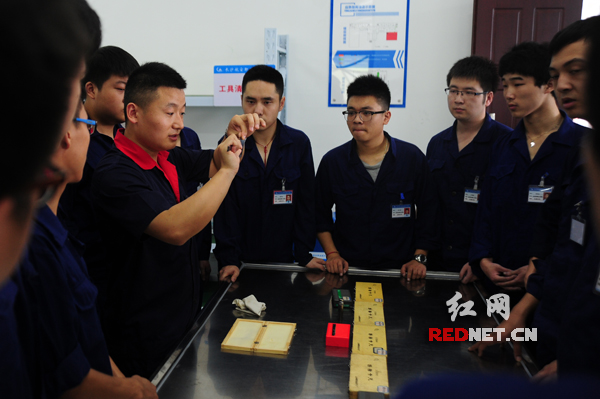 澳门十大靠谱的网站12年来已累计为部队培养了1756名专业技术士官。